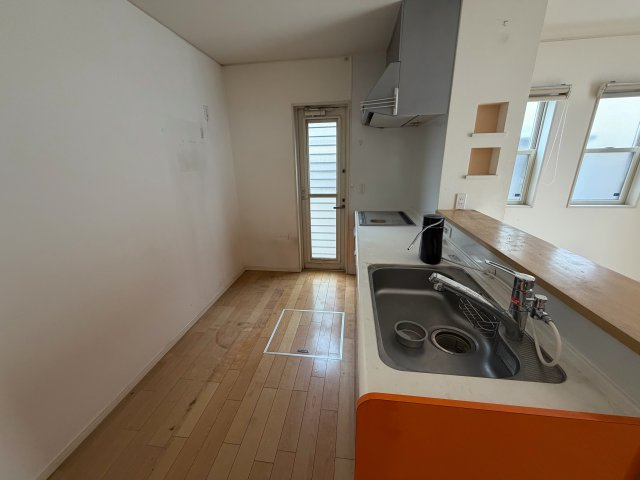 春日町浦上　電化住宅のキッチン