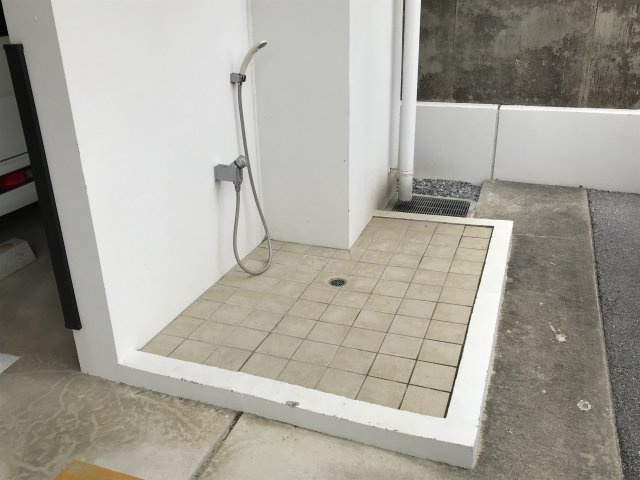 ワイズマークグランデ北谷の玄関