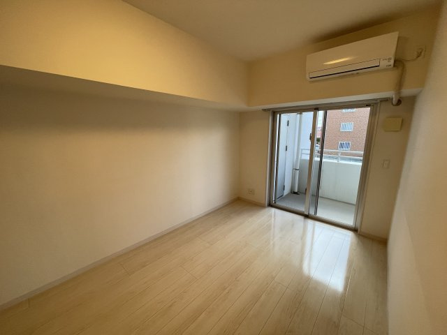 ワイズマークグランデ北谷の洋室