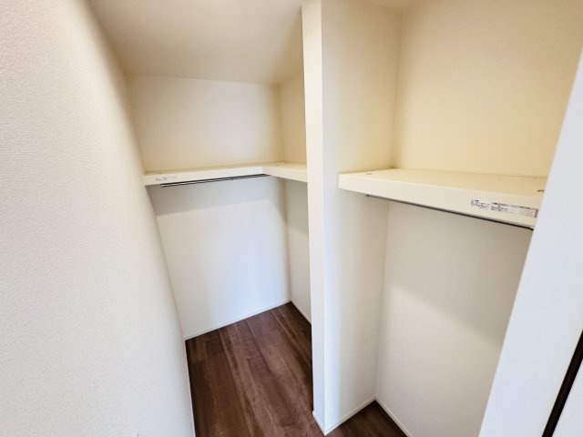 松戸市西馬橋4丁目新築戸建【旭町小学校:5分】の収納|7.5帖寝室・ウォークインクローゼット