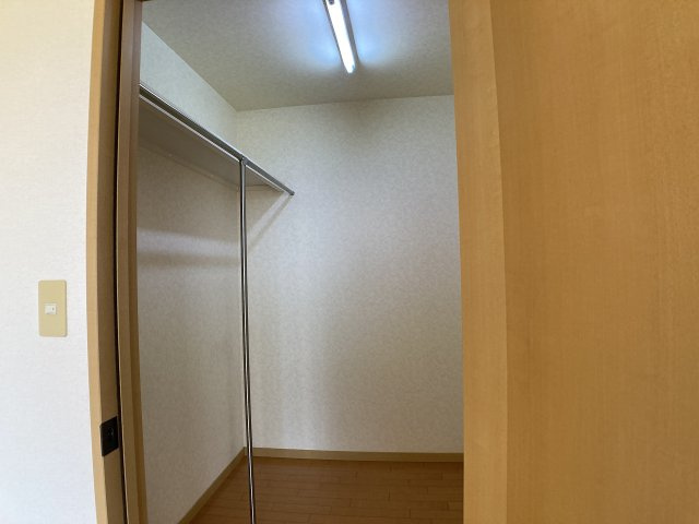 神戸市北区泉台３丁目のテラスの収納|大きなウォークインクローゼット