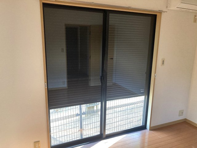 神戸市北区泉台３丁目のテラスのその他|リビングは電動シャッター雨戸を完備