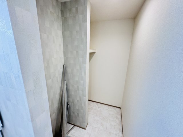 松戸市西馬橋4丁目新築戸建【旭町小学校:5分】の脱衣所|脱衣所横・リネン庫スペース