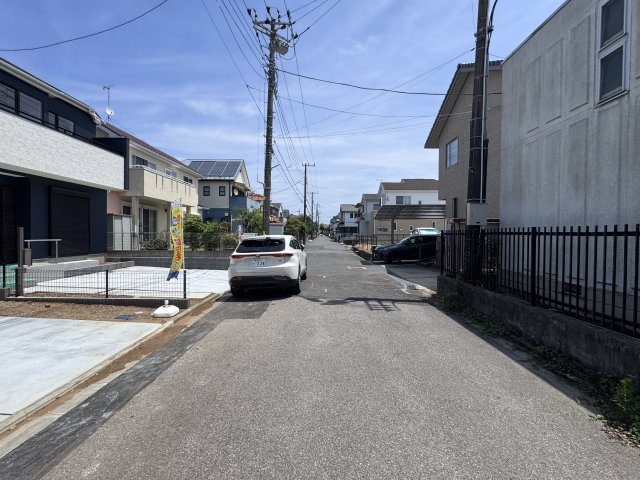 松戸市西馬橋4丁目新築戸建【旭町小学校:5分】の前面道路含む現地写真|南側前面道路