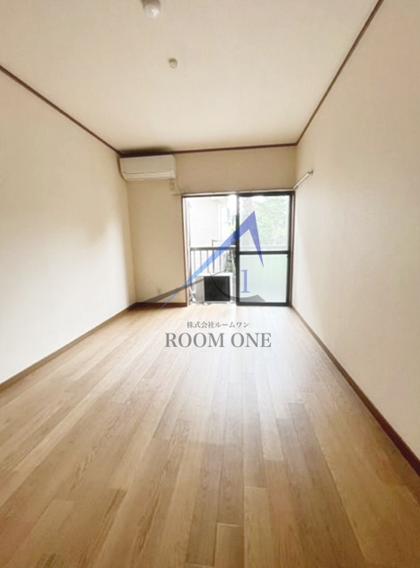 リトルアイランドＢ棟の居間・リビング|洋室のお部屋です。