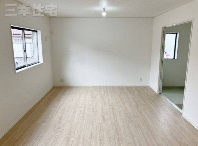 碧南市道場山町の和室|17帖のリビングは3.5帖の洋室と続き間になって20.5帖の広々とした大空間に