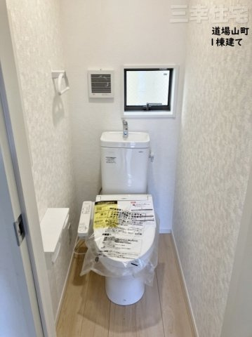 碧南市道場山町の設備|手すりのある階段　手すりがあるから安心ね　