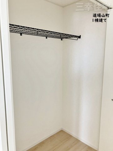 碧南市道場山町の収納|洋室の収納