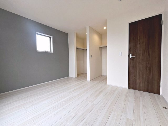 新築戸建・新築建売　福島市東浜町第5　福島第三小・福島第二中の洋室|アクセントクロスがおしゃれでWICが2か所！ご夫婦の主寝室としておすすめです！