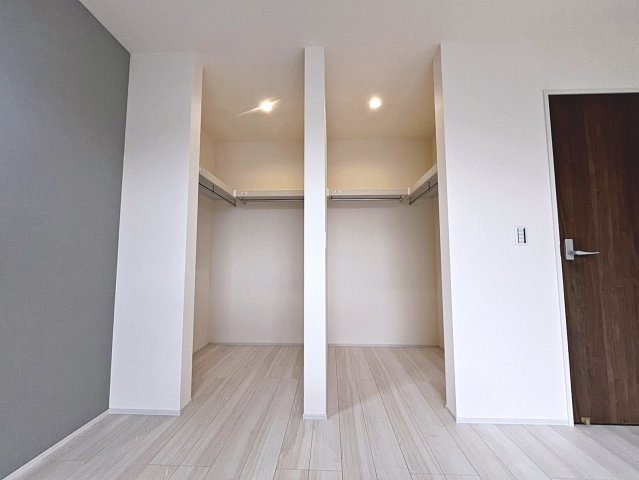 新築戸建・新築建売　福島市東浜町第5　福島第三小・福島第二中の収納|WICはハンガーパイプがついているので衣類がきれいに整理整頓できます！