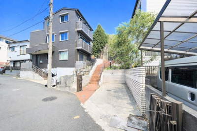 【前面道路含む現地写真】 | ◆三ッ沢下町売地◆ | ◆一戸建てを中心とした街並みが整然と続き、周辺は高い建物が建っていないので、緑の多い閑静な趣を感じる環境です。街並みや周辺環境も重要なポイントです！！