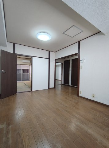 一宮館の居間・リビング