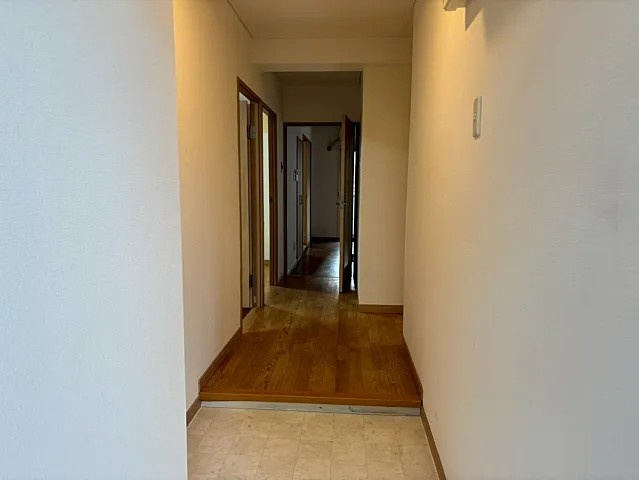 万葉ハイツ元町の玄関