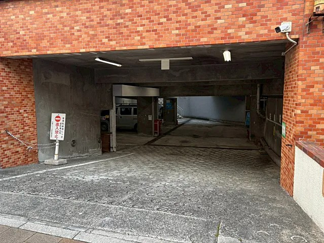万葉ハイツ元町のエントランス