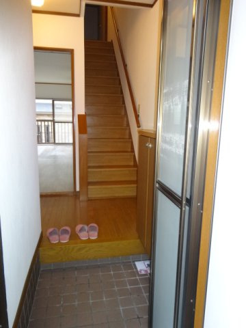 ハイツ小町の玄関