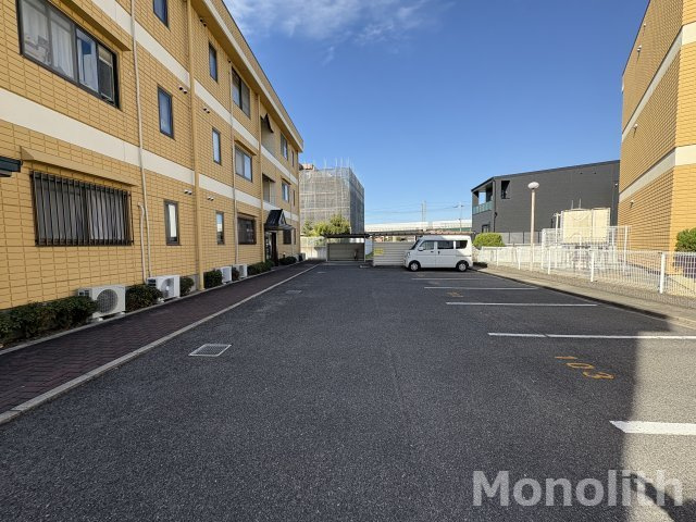 ハートベイルBの駐車場