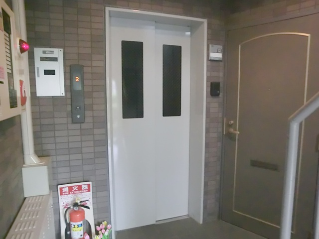 サンハイムのその他共用部分|エレベーター完備。