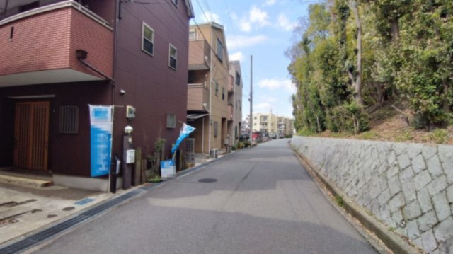 尼崎市東園田町　中古戸建の前面道路含む現地写真