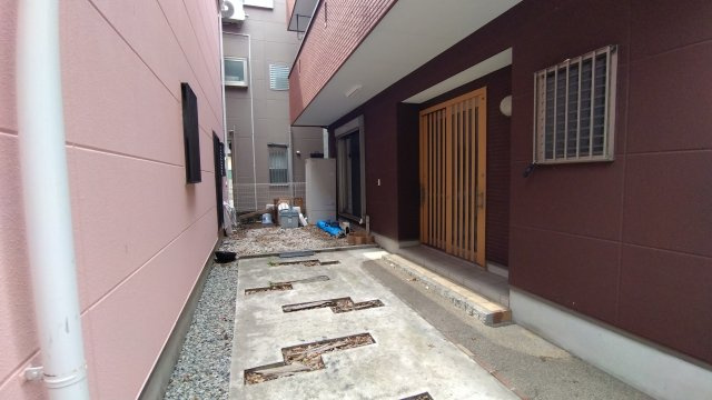 尼崎市東園田町　中古戸建の駐車場