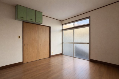 【居間・リビング】 | 横浜市保土ヶ谷区初音ヶ丘中古住宅 | ◆ご家族の会話がはずむ、開放的なＤＫです。休日はお陽さまの光をたっぷりととりこめるぽかぽかリビングで過ごしませんか？