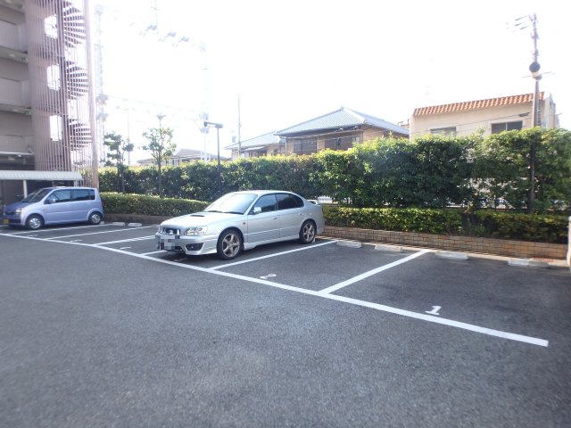 【駐車場】 | フォンテーヌブロー | 駐車場があります