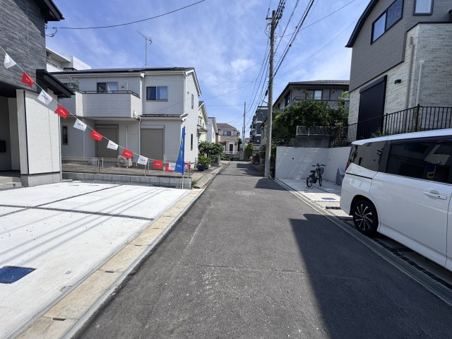 松戸市胡録台新築戸建【相模台小学校:10分】の前面道路含む現地写真|東側前面道路