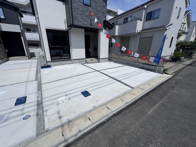 松戸市胡録台新築戸建【相模台小学校:10分】の駐車場|1号棟駐車スペース・並列2台駐車可