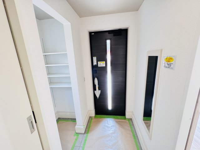 松戸市胡録台新築戸建【相模台小学校:10分】の玄関|玄関ホール・シューズインクローク