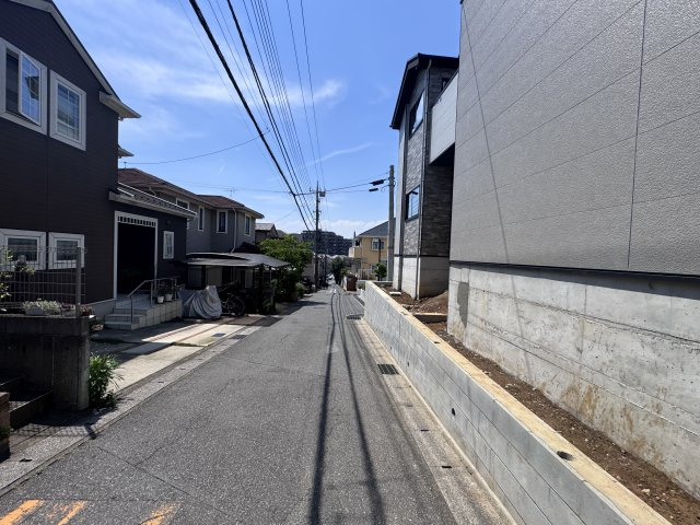 胡録台7期【相模台小学校:10分】の前面道路含む現地写真|南側前面道路