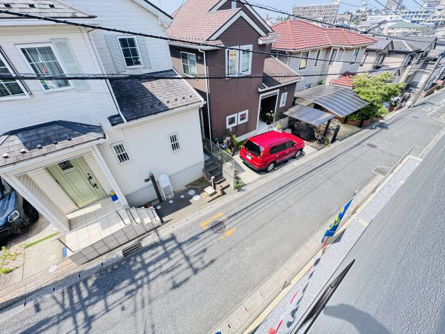 松戸市胡録台新築戸建【相模台小学校:10分】の前面道路含む現地写真|バルコニーより道路側眺望・南道路で日当たり良好♪