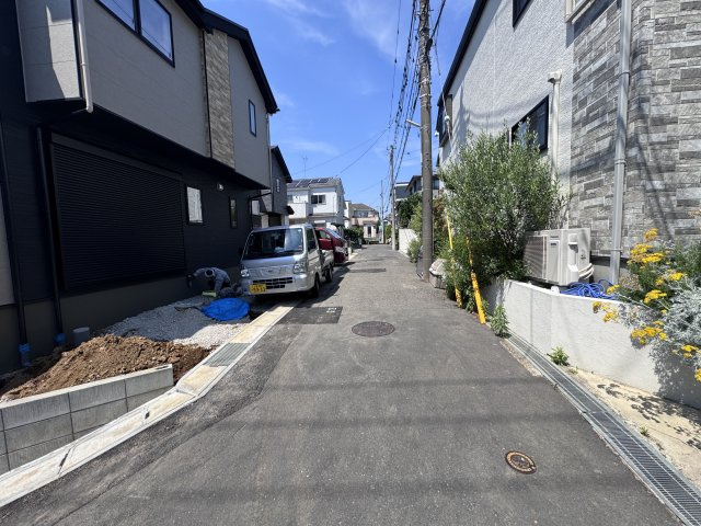 胡録台7期【相模台小学校:10分】の前面道路含む現地写真|東側前面道路