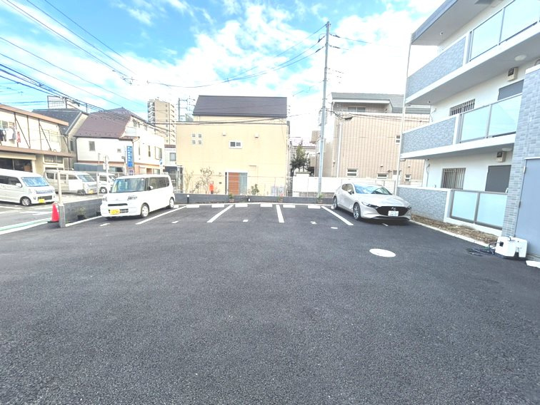 イル カヴァロの駐車場