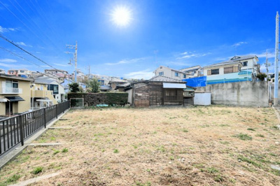【外観】 | 横浜市港北区富士塚売地 | ◆開発道路を囲むように区割りされた敷地。開放感や明るい雰囲気は他にはない条件です。
