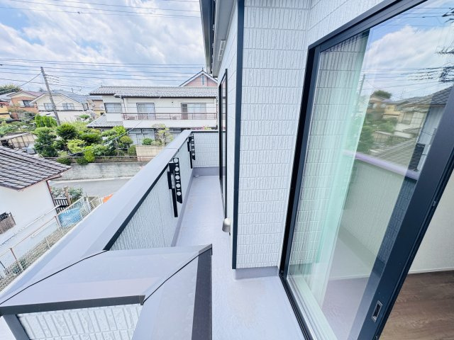 松戸市小金原7丁目新築戸建【栗ヶ沢小学校:7分】のバルコニー|南向きワイドバルコニー・日当たり良好♪
