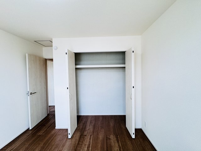 松戸市小金原7丁目新築戸建【栗ヶ沢小学校:7分】の収納|6.06帖洋室収納