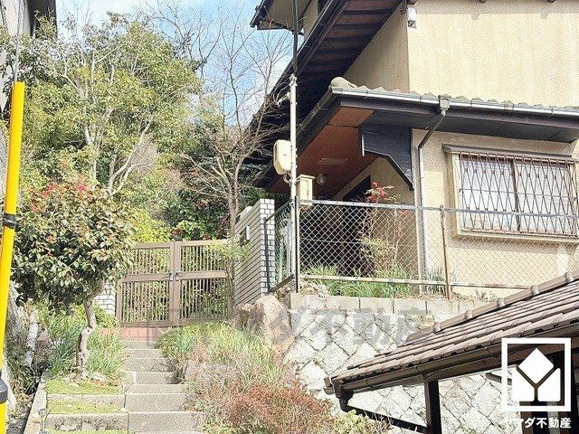 西宮市甲陽園西山町の玄関