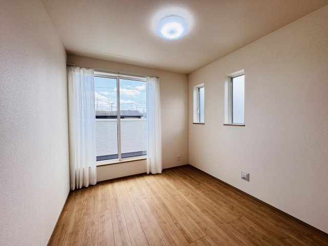 松戸市小金原7丁目新築戸建【栗ヶ沢小学校:7分】の子供部屋|5.25帖洋室