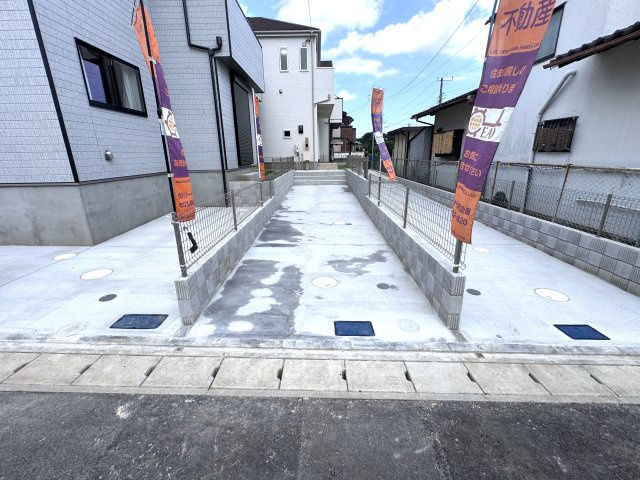 松戸市小金原7丁目新築戸建【栗ヶ沢小学校:7分】の駐車場|B号棟駐車スペース・縦列2台駐車可