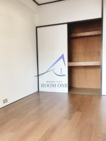 ローズマンションの居間・リビング|洋室のお部屋です。