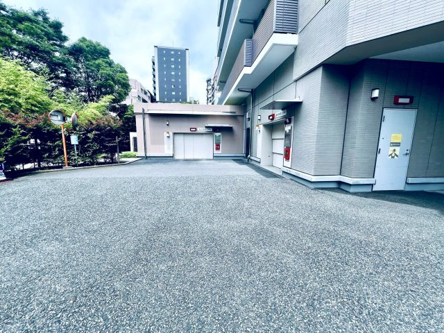 ルネッサンスタワー上野池之端の駐車場