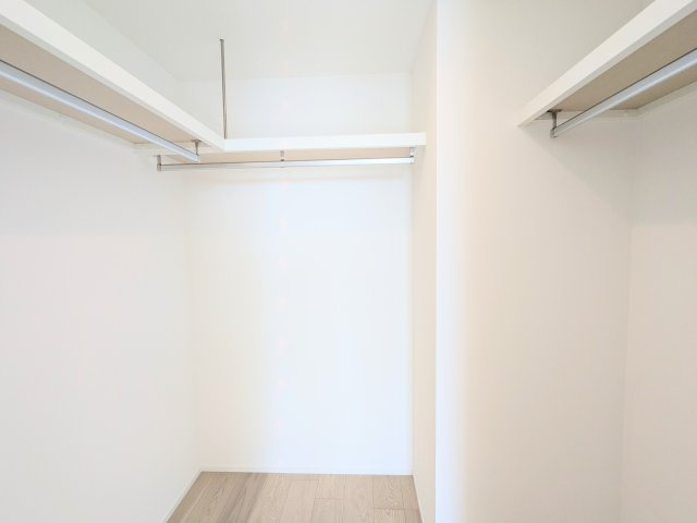 ルネッサンスタワー上野池之端の収納|～主寝室のWIC写真～ 収納量が豊富です！
