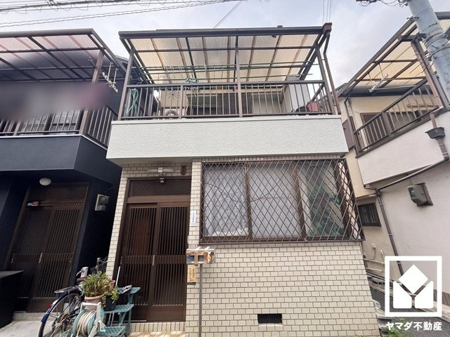 尼崎市大庄北5丁目の外観|浴室にも小窓が付いているため明るく、こもりがちな湿気もすぐ取り除くことができます。