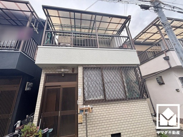 尼崎市大庄北5丁目の外観|家族との時間も、自分だけの時間も心地よく過ごせる。シンプルで飽きのこない設計が、暮らしに余白をもたらします。この家は、日々の暮らしをそっと支えてくれます。