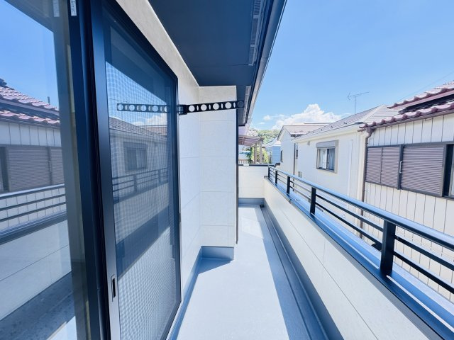 松戸市上本郷新築戸建【上本郷第二小学校:2分】のバルコニー|南向きバルコニー・日当たり良好♪