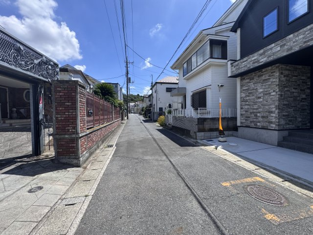 松戸市上本郷新築戸建【上本郷第二小学校:2分】の前面道路含む現地写真|北側前面道路