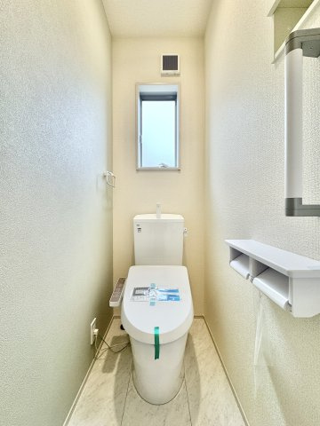 花川町 3号棟のトイレ|トイレは2箇所設置されています！朝の支度が重なる時間帯でも混む心配がありません！
