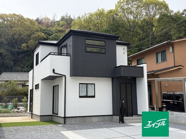 【外観】 | グラファーレ岡山市大安寺中町 (全2棟) | 並列3台駐車可能です！
