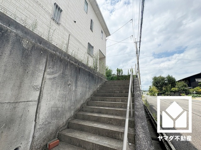 西宮市名塩平成台の外観|トイレが1階と2階にあるので、朝の忙しい時間にも混雑せず快適です。