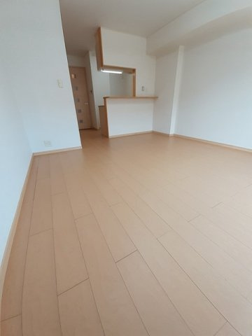 カーサ中村Ｂの居間・リビング|明るい室内です☆