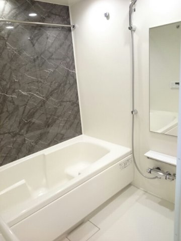 ブリッサⅢの浴室|追い焚き・浴室乾燥機付きのお風呂です♪